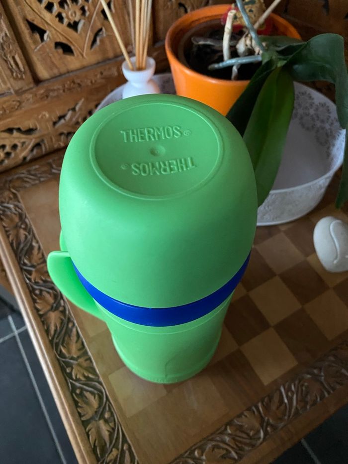 Thermos verte 0,5 litre très bon état - photo numéro 4