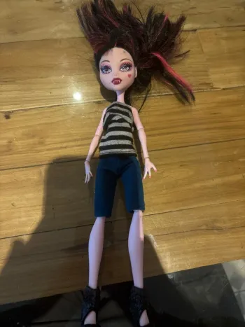 Poupée monster high draculaura