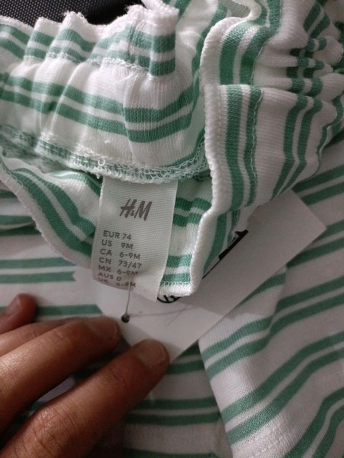 Short bébé H&M mixte rayure neuf avec étiquette – 100 % coton – 6-9 mois - photo numéro 4