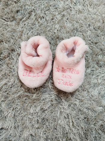 Joli petit chausson bébé fille couleur rose