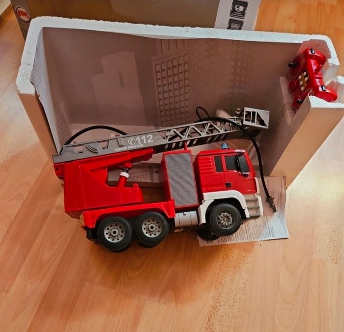 Camion de pompier telecommandé - photo numéro 2