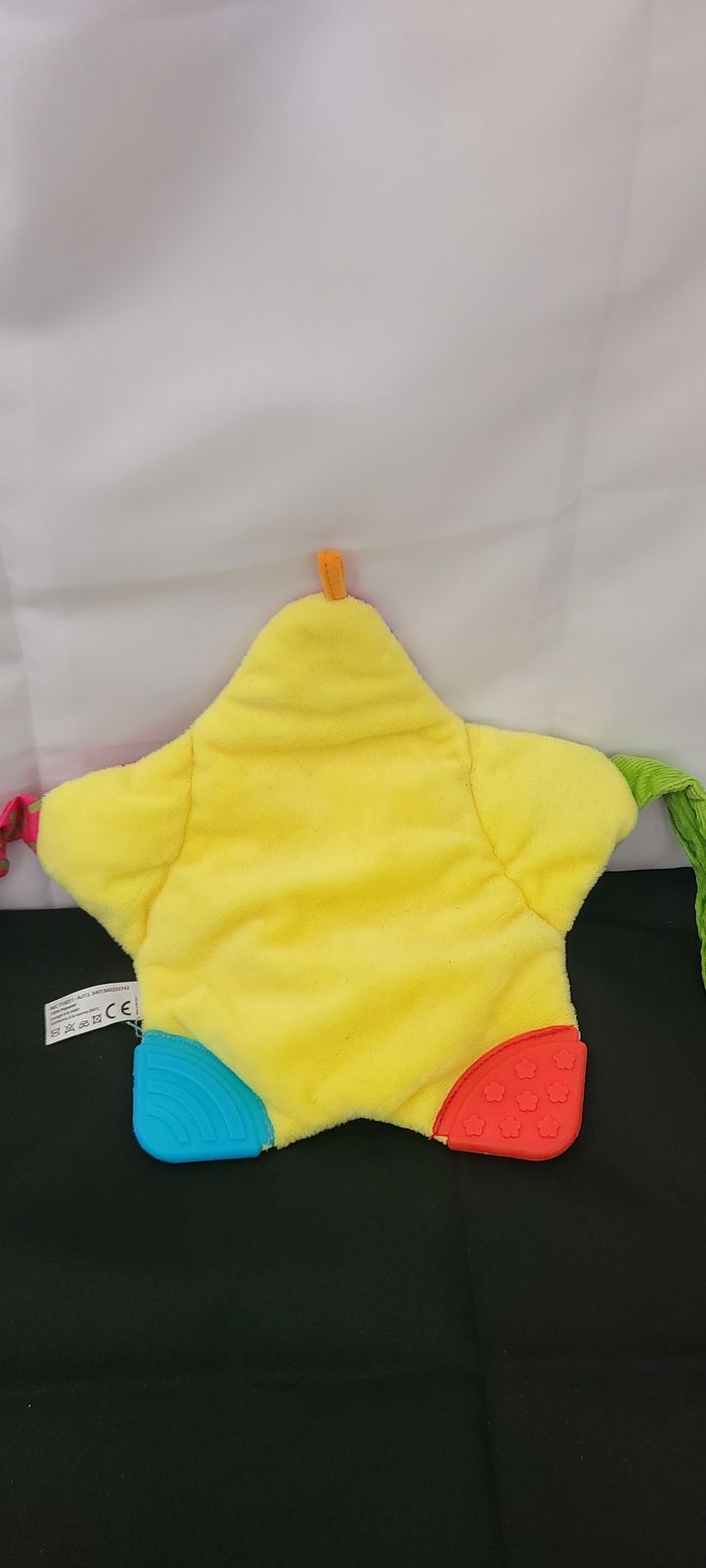 Doudou étoile petipouce - grelot - pouet pouet - jaune - anneau dentition - photo numéro 2