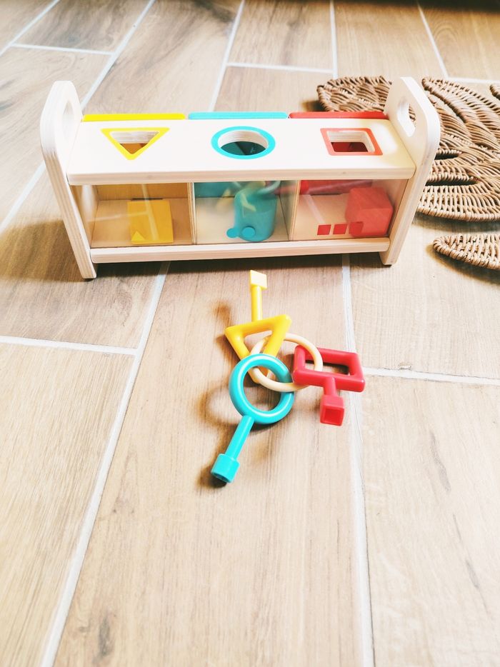 🔑Jeu 2 en 1 La boîte à clés avec formes à encastrer en bois marque Janod - photo numéro 3