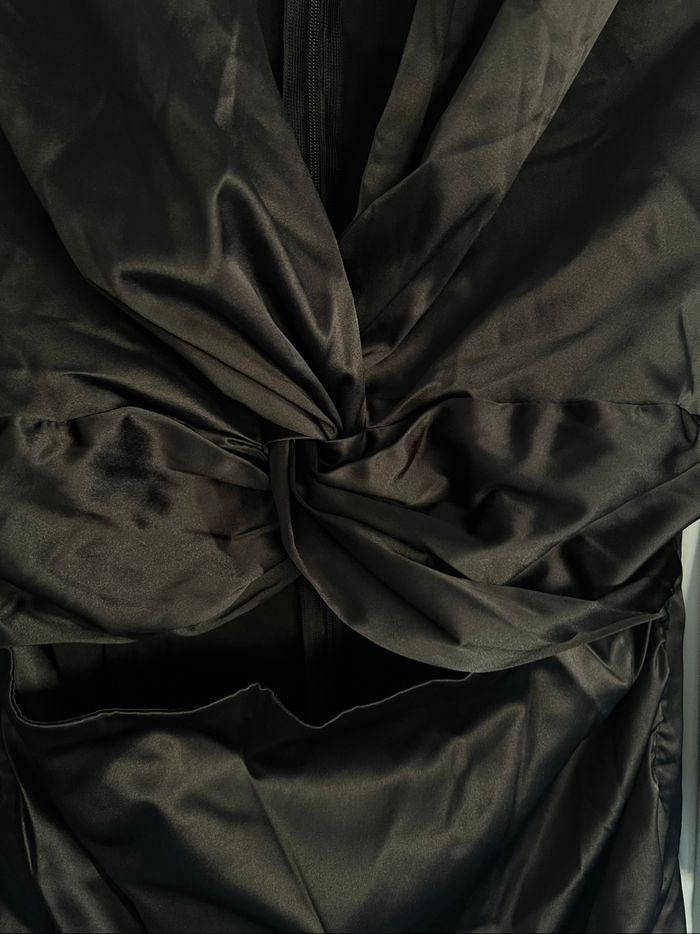 Robe noire satinée - photo numéro 4