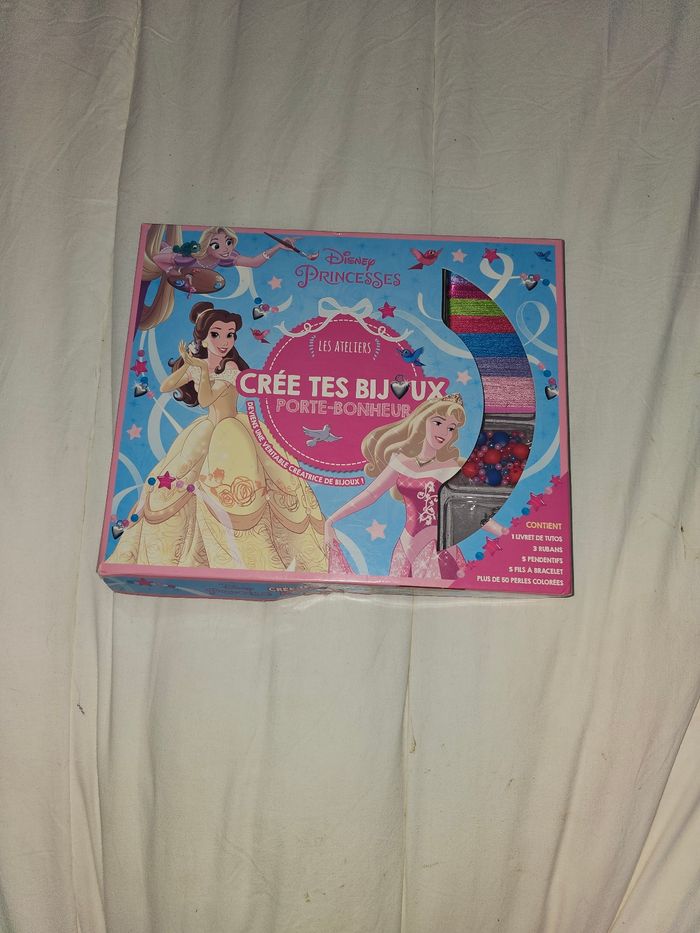 Les ateliers Crée tes bijoux porte- bonheur Disney Princesses - photo numéro 2