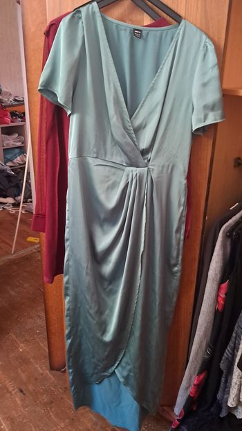 Robe  vert  servie une fois un  Mariage