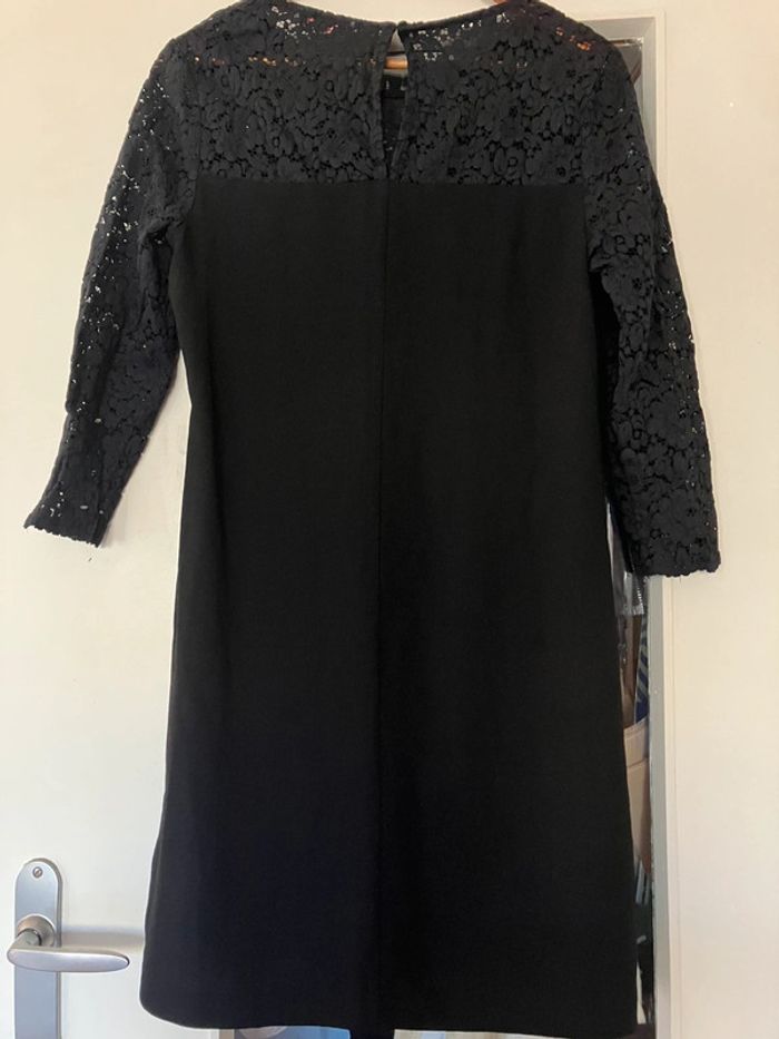 Robe noire en dentelle - photo numéro 2