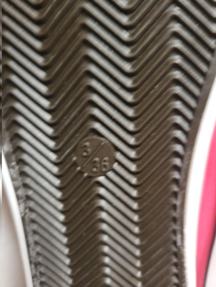 Baskets roses neuves - photo numéro 5