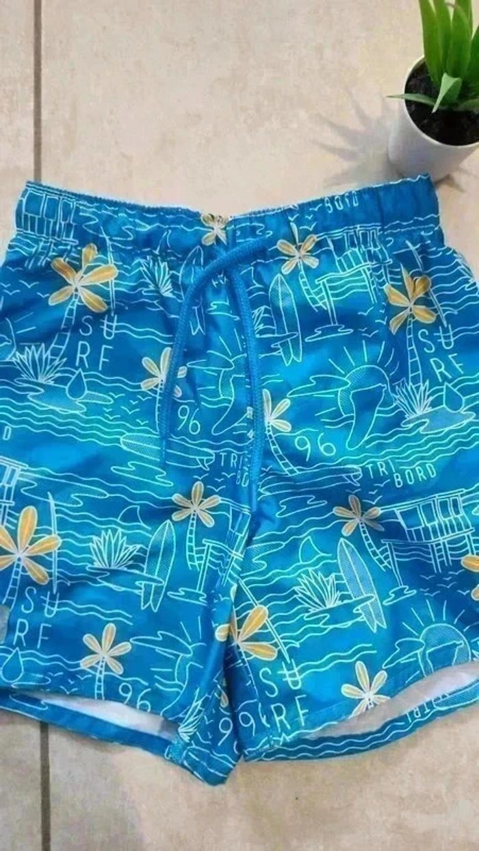 Short de bain bleu garçon Decathlon taille 6 ansn - photo numéro 2