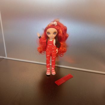 Poupée Rainbow High Junior Ruby Anderson
