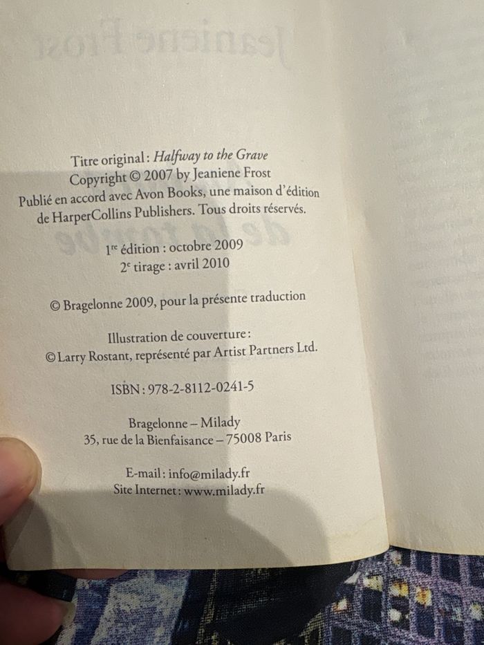 Livre au bord de la tombe - photo numéro 4