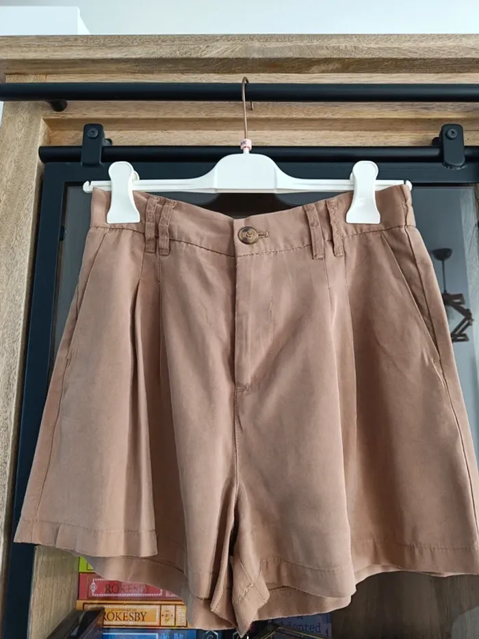 Short marron - photo numéro 6