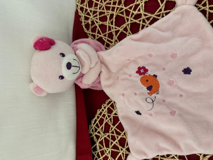 Pommette doudou ours rose mouchoir violet fleur oiseau