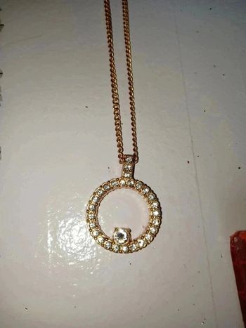 Très beau collier avec strass neuf
