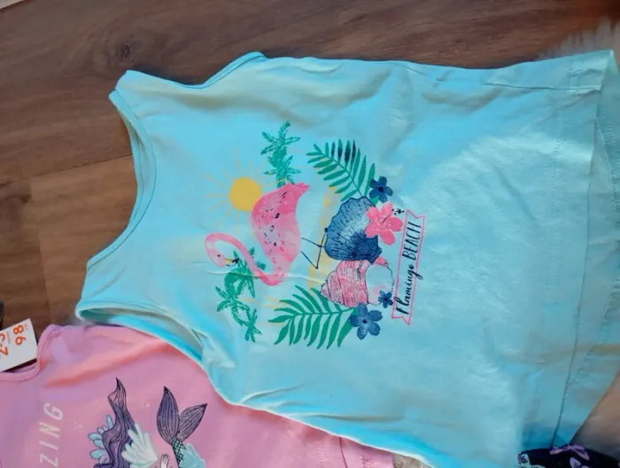 Gros Lot fille 2/3 ans 💗 jean Zara + debardeurs Primark + basket Skechers +  veste sans marque - photo numéro 3