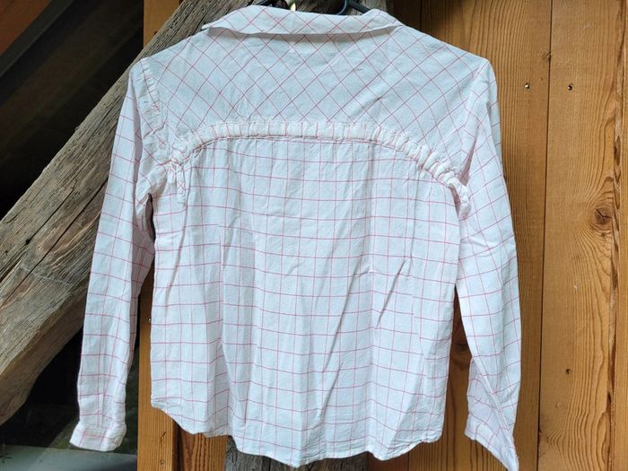 Très beau chemisier, coupe originale, Zara, 9 ans, couleur crème à carreaux roses - photo numéro 3