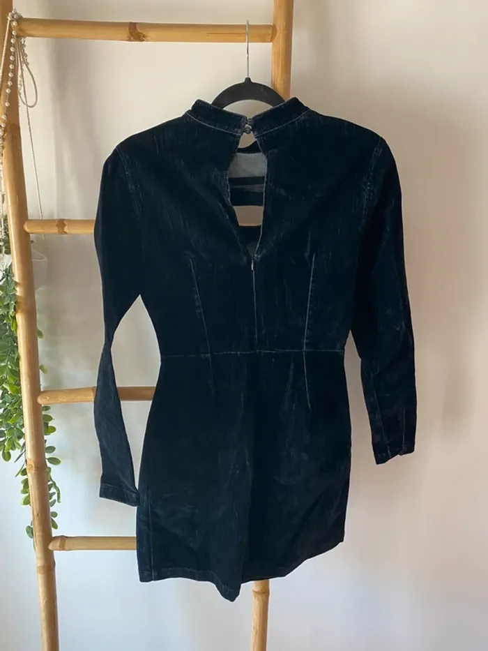 Robe en velours bleu marine - photo numéro 4