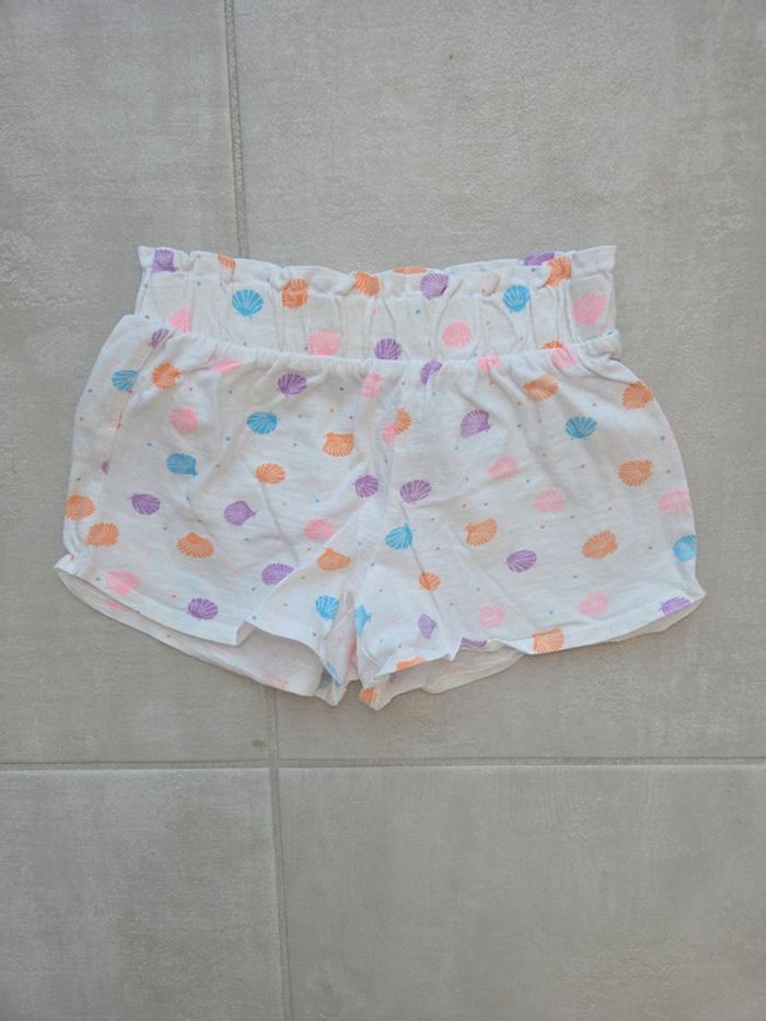 Short fille