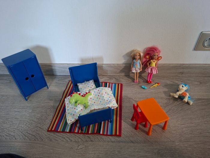 Lot poupées chelsea et meubles