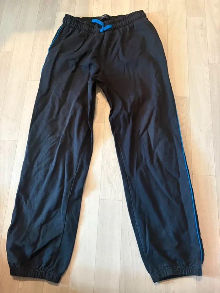Jogging noir et bleu bpc bon prix collection 14 ans très bon état