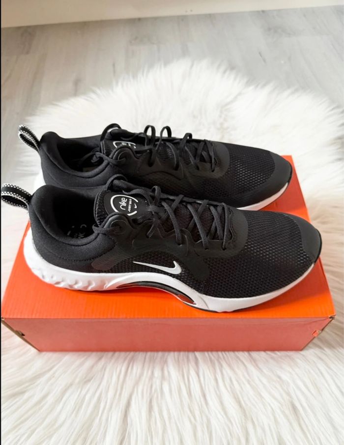 Baskets Nike Renew In-Season TR 11 – Taille 44,5 – noir/blanc – Neuf avec étiquette - photo numéro 8