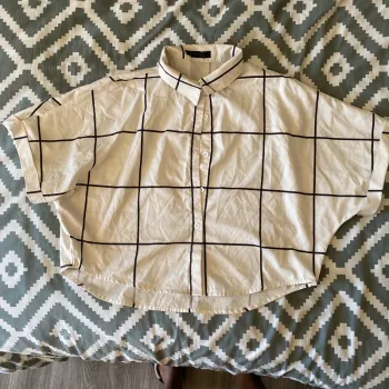 chemise courte blanche à rayure noir