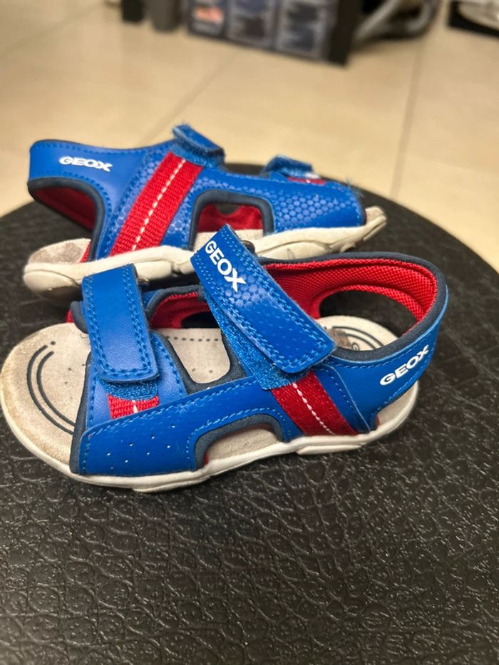 Sandales garcon à scratch Geox modèle Agasim bleu et rouge taille 23