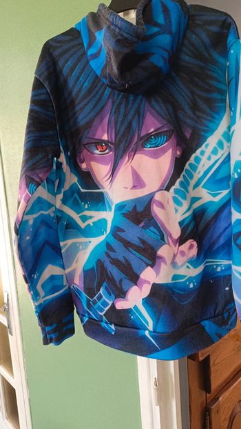 Pull manga à capuche