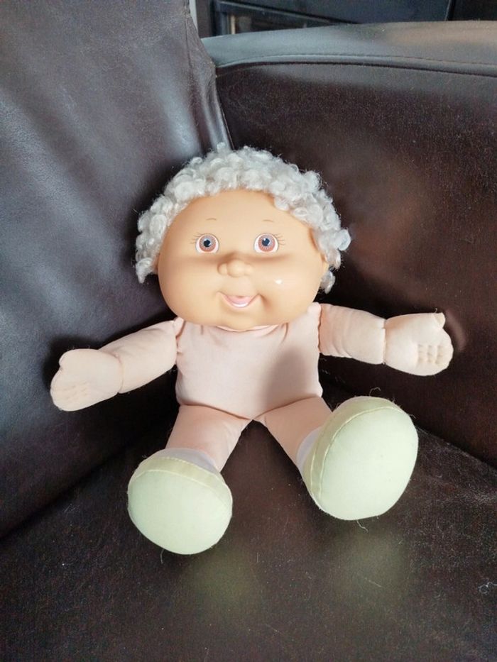 Poupée française style cabbage patch