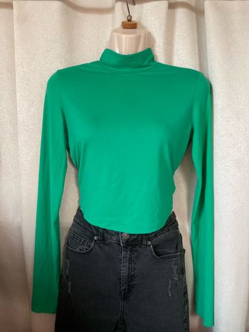 Haut vert manches longues dos ouvert M Bershka
