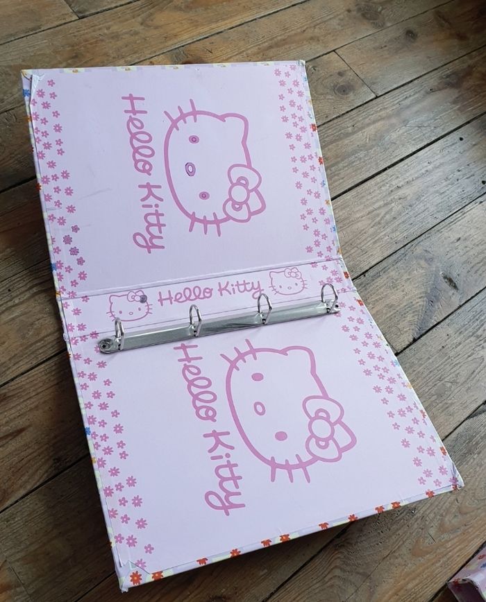 Classeur violet mauve Hello Kitty - photo numéro 2