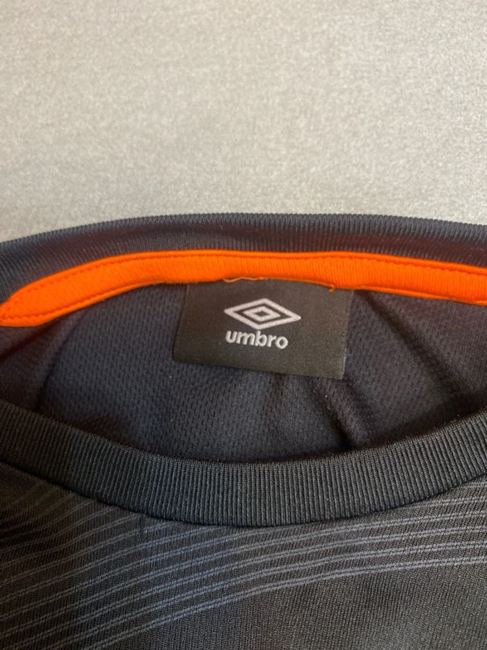 Tee shirt noir imprimé orange Umbro taille 12 ans polyester - n24m - photo numéro 4