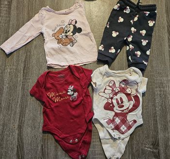 Lot de vêtements Minnie 
