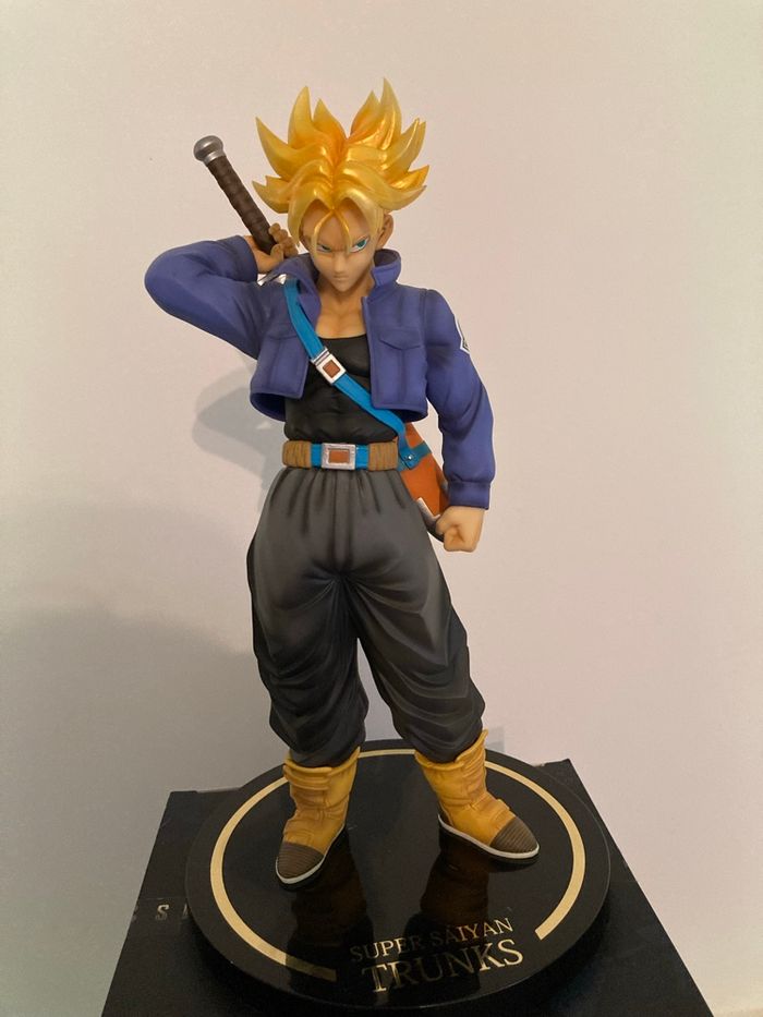 Figurine trunks