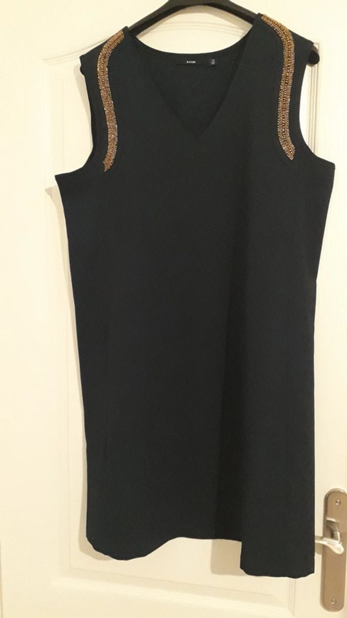 Robe bleue marine et perles dorées T44 - TBE