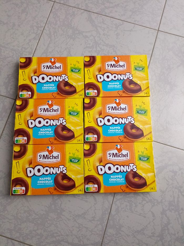 Lot doonuts nappés chocolat