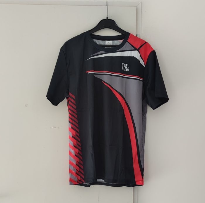 T-shirt manches courtes taille L couleur noir et rouge pour homme
