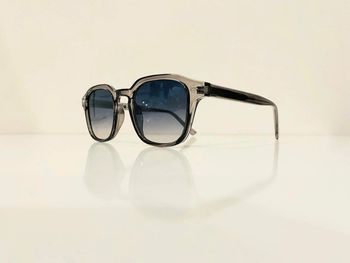 Lunette de soleil mixte grise transparente verres bleus dégradés UV protection catégorie 2