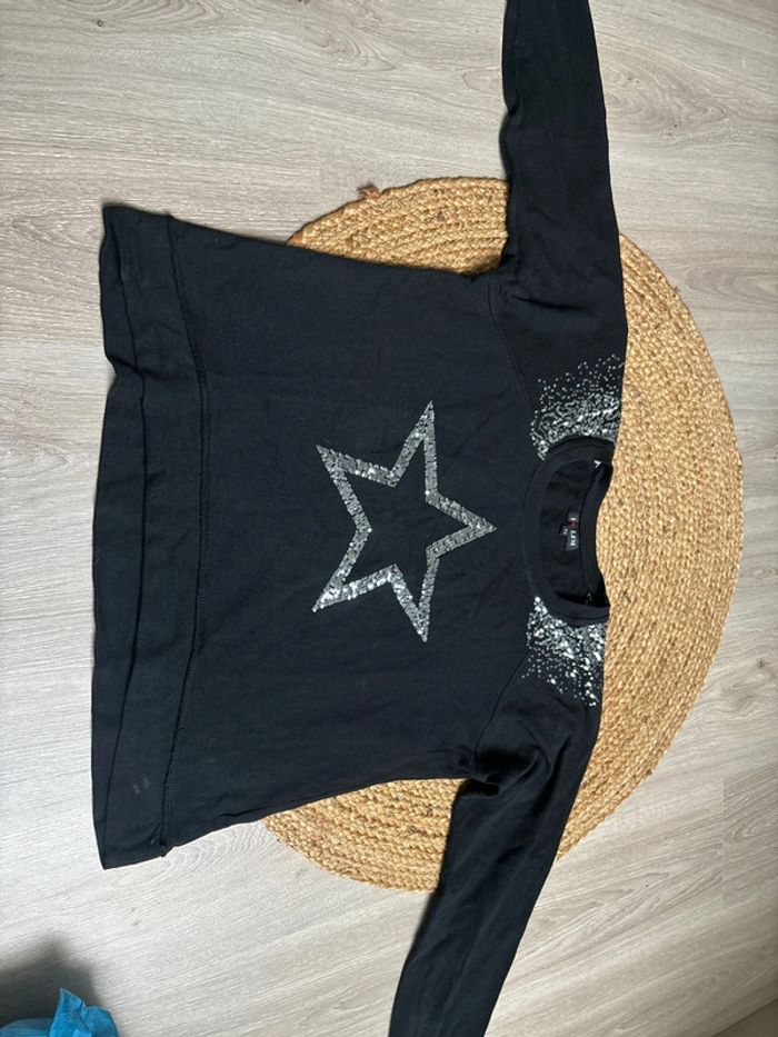 Pull noir avec paillettes motif étoile - photo numéro 2