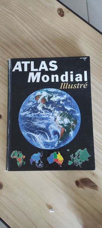 Livre atlas mondial 
