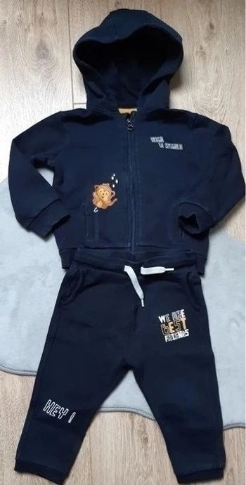 ensemble survêtement 24 mois kiabi en très bon état (Bien lire le descriptif SVP)