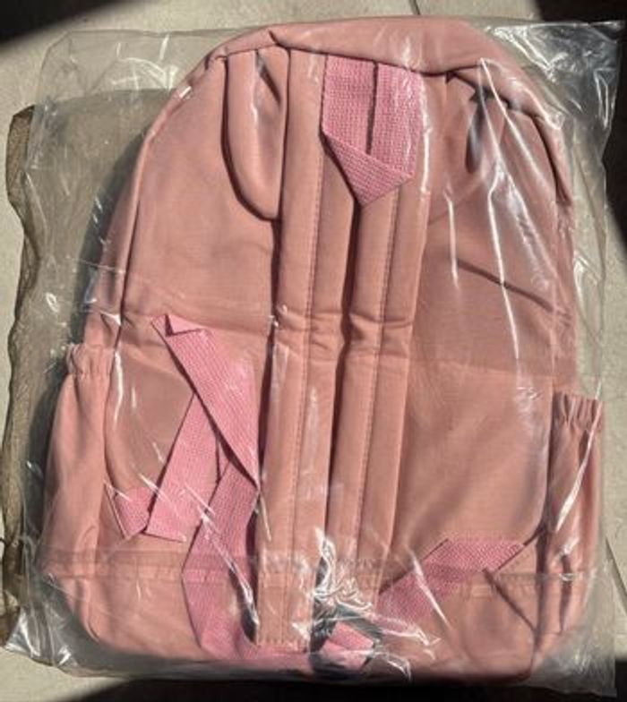 Sac à dos rose pale STITCH pour filles  (38 X 28 x 11 cm) Neuf juste déballé pour la photo - photo numéro 2