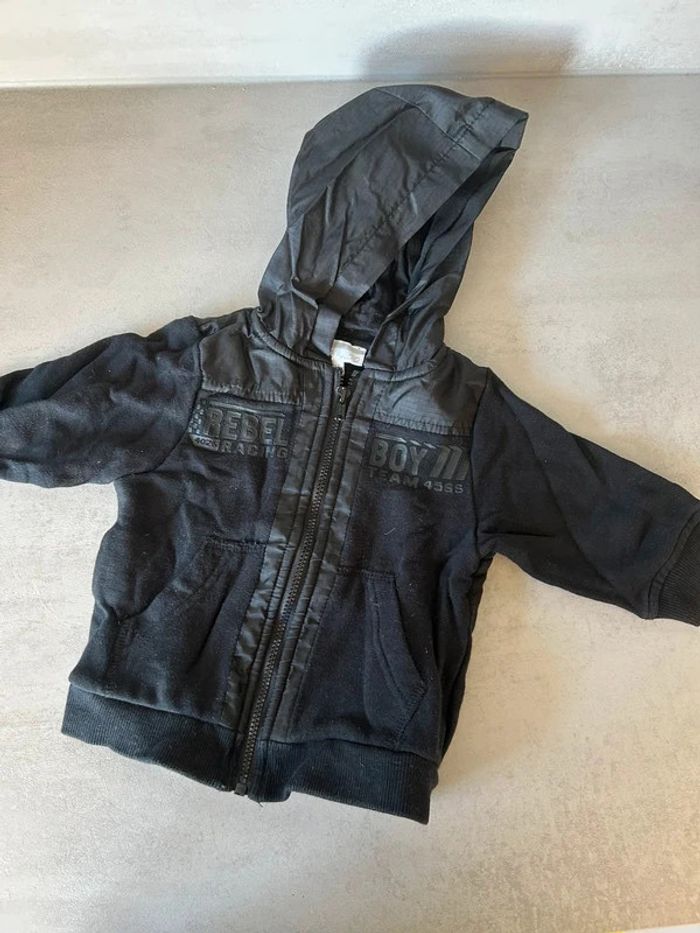 Veste à capuche bébé