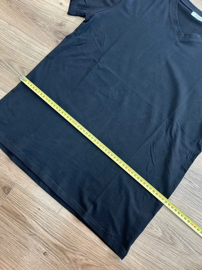 T-shirt homme noir basique col V taille 40 taille L - photo numéro 5