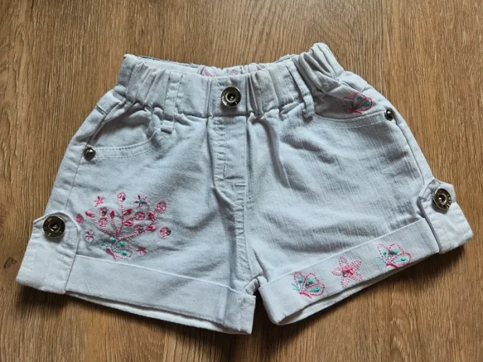 Short fille
