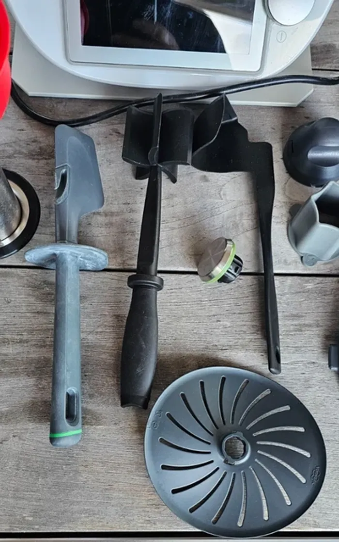Thermomix TM6 blanc avec accessoires le tout en parfait état - photo numéro 4