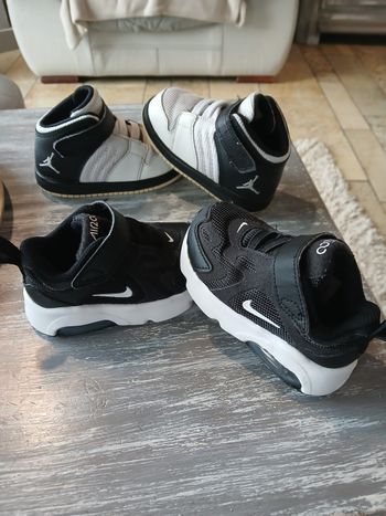 Lot baskets Nike taille 19 et 22