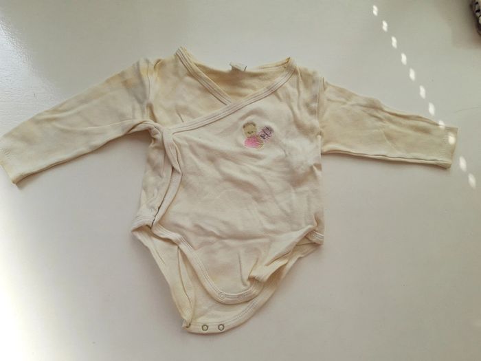 Body Blanc crème avec broderie à manches longues GRD Baby  6 mois