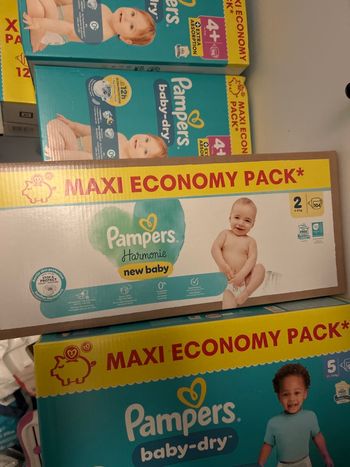 Couches Pampers taille 2