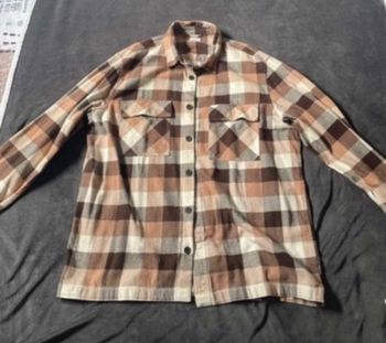 Sur chemise à carreaux